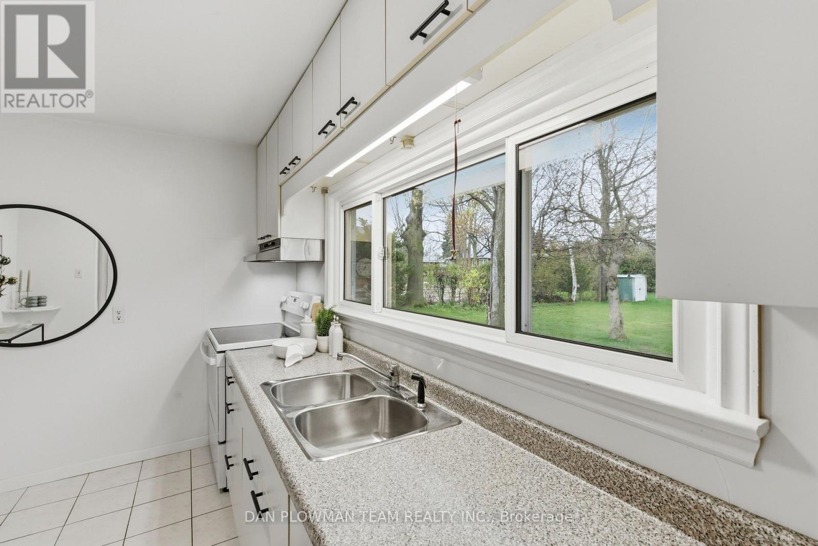 108 Powell Road, Whitby, Ontario  L1N 2H3 - Photo 12 - E13099626