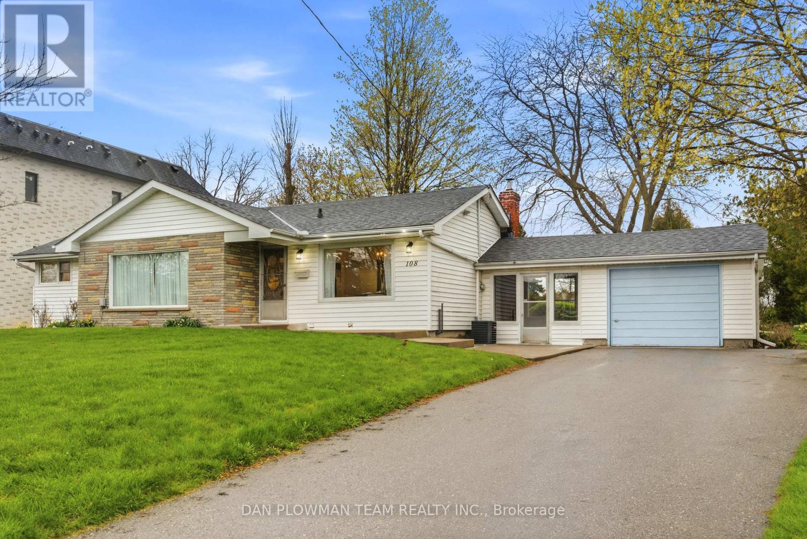108 Powell Road, Whitby, Ontario  L1N 2H3 - Photo 2 - E13099626