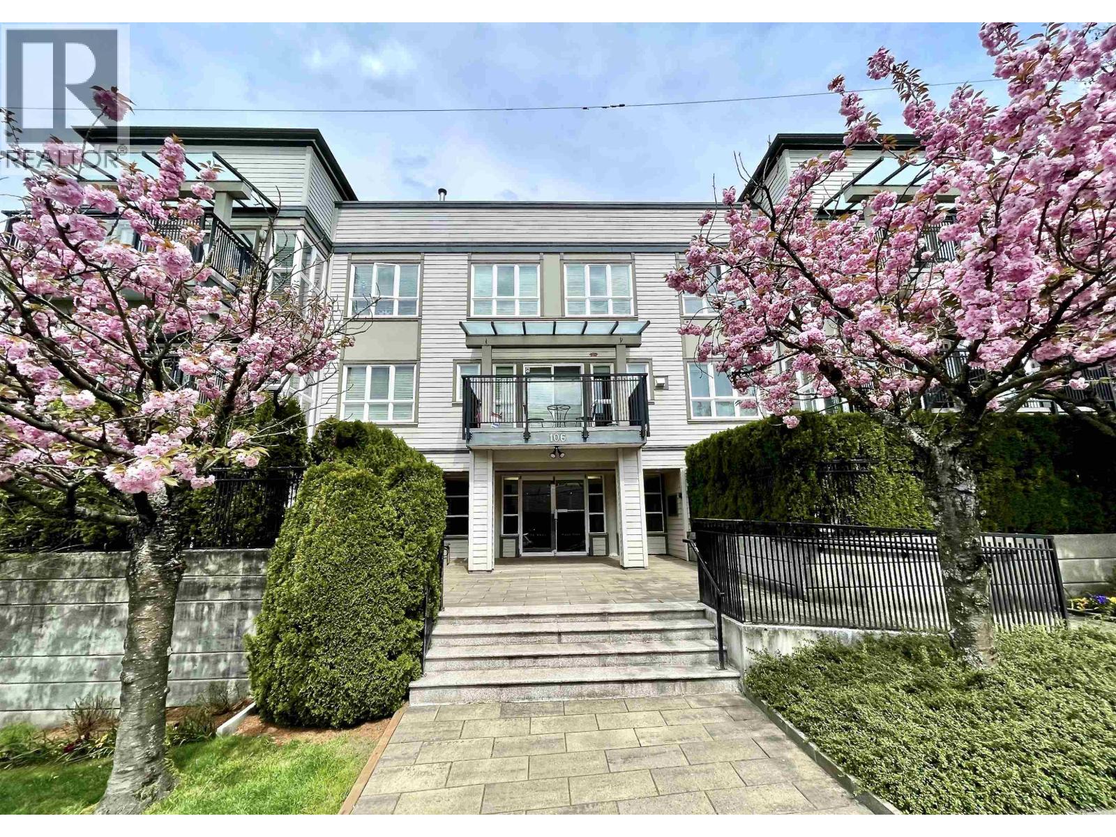 403 106 W KINGS ROAD, North Vancouver, British Columbia