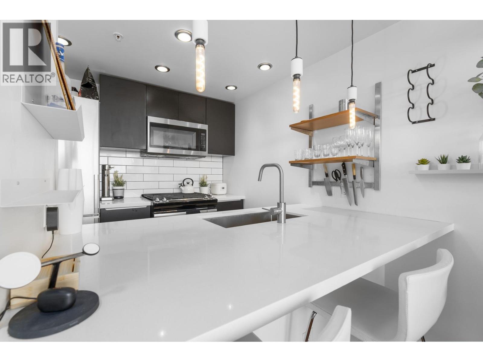 2903 928 Beatty Street, Vancouver, British Columbia  V6Z 3G6 - Photo 2 - R3118769