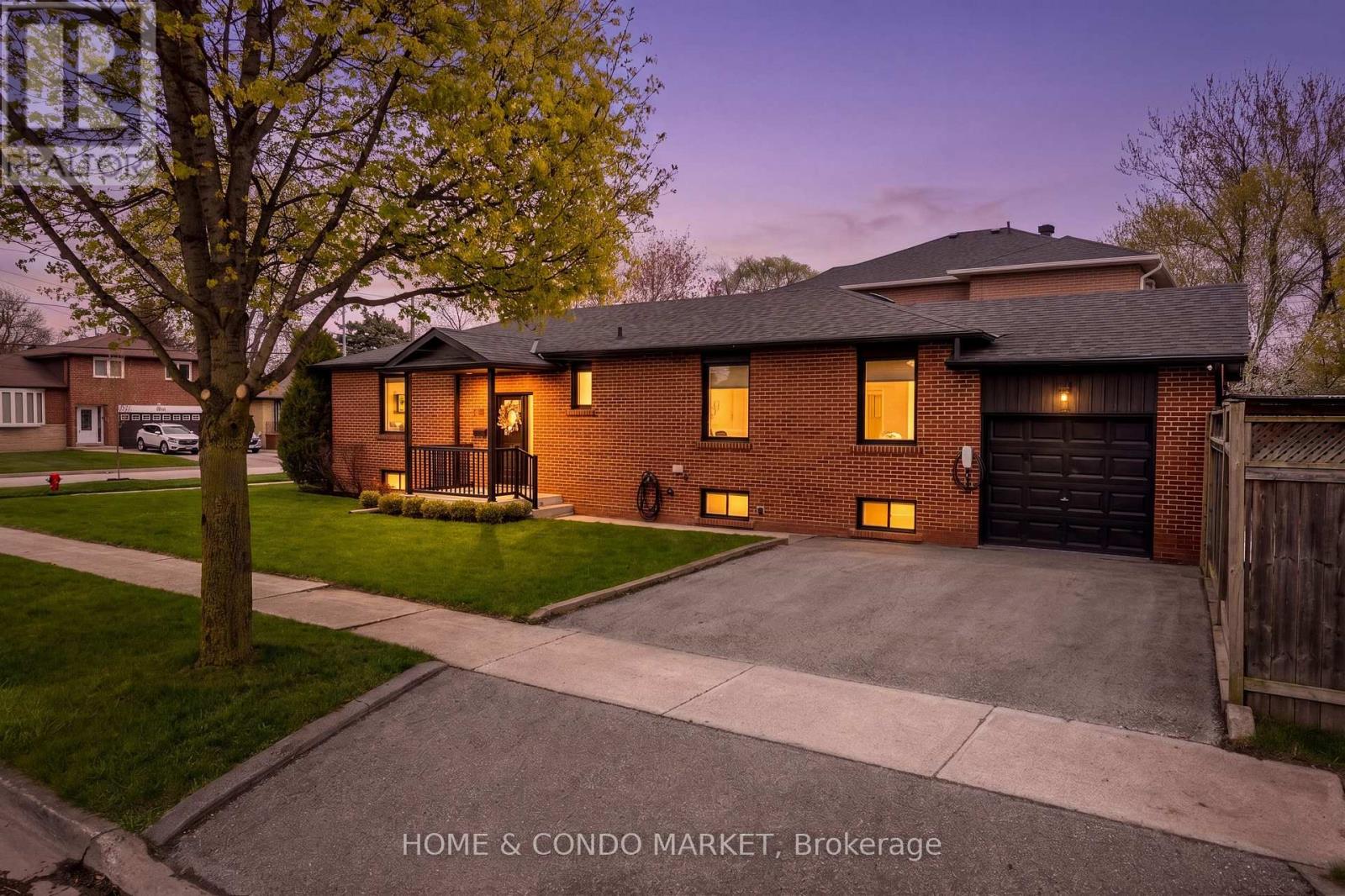 1392 NORTHMOUNT AVENUE, Mississauga, Ontario