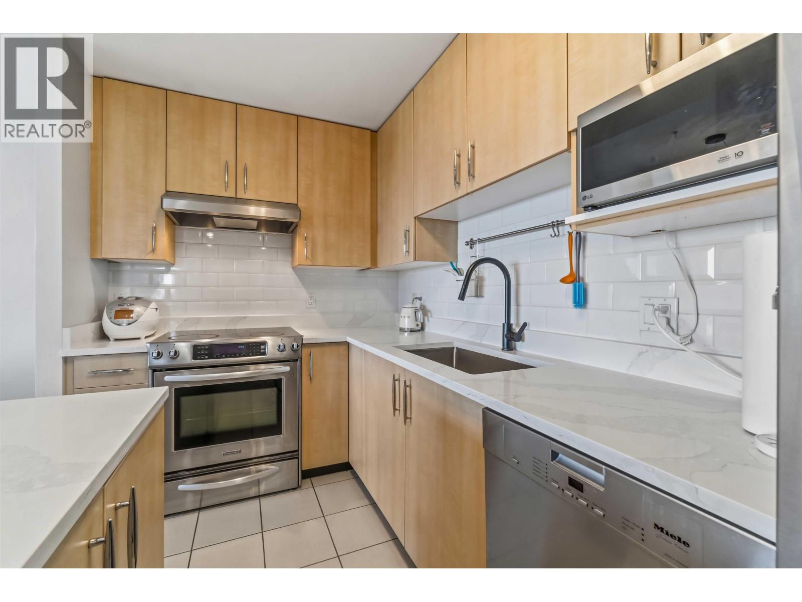 1407 7388 Sandborne Avenue, Burnaby, British Columbia  V3N 5C4 - Photo 12 - R3120959