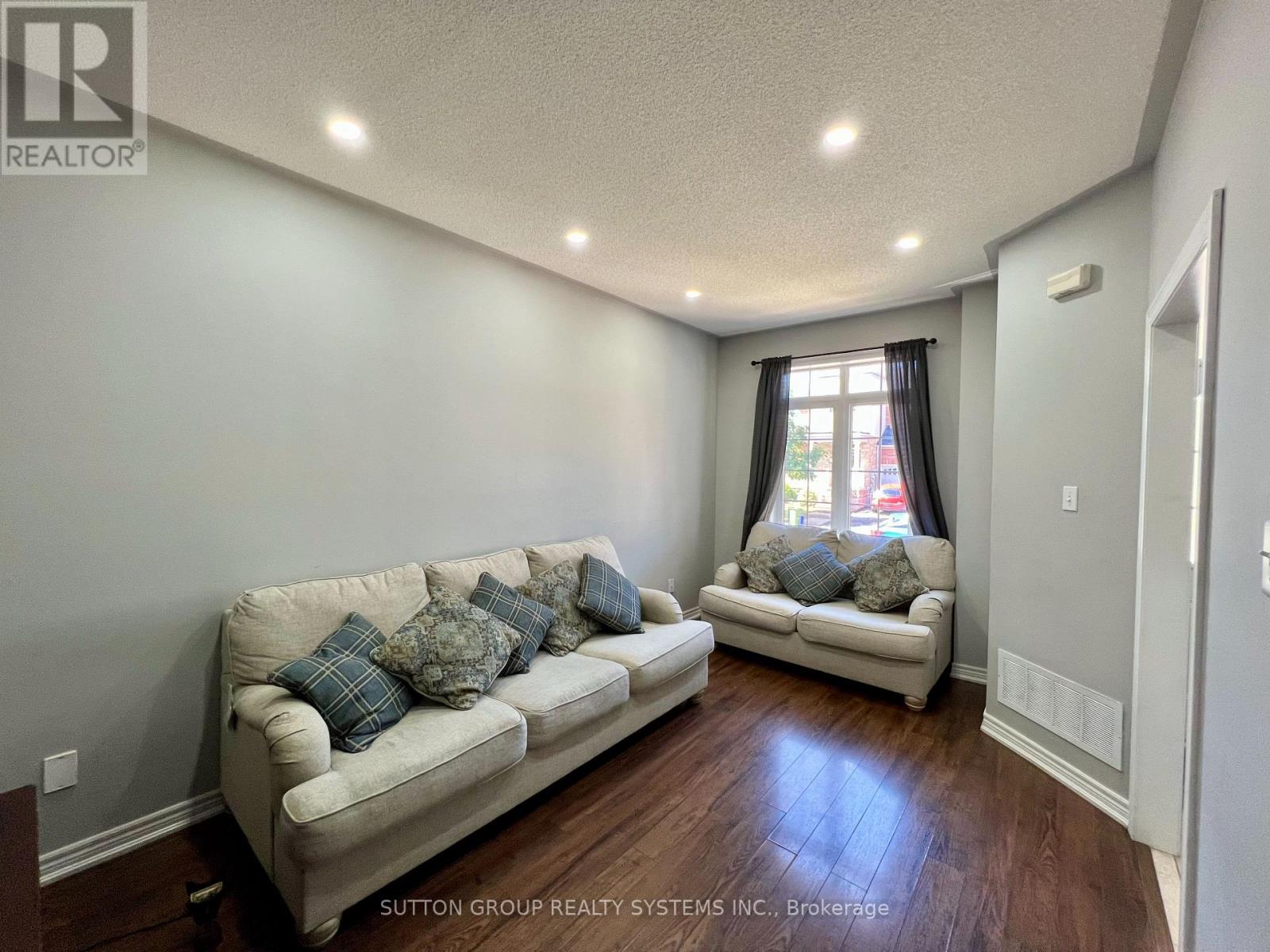 6 Raintree Drive, Hamilton, Ontario  L8E 0B1 - Photo 5 - X13099576