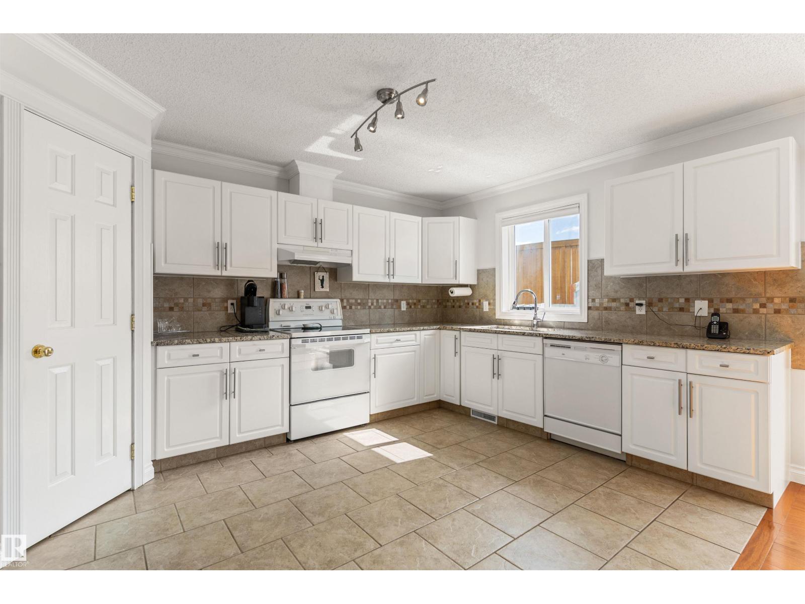 #26 11 Hunchak Wy, St. Albert, Alberta  T8N 6P2 - Photo 2 - E4486404