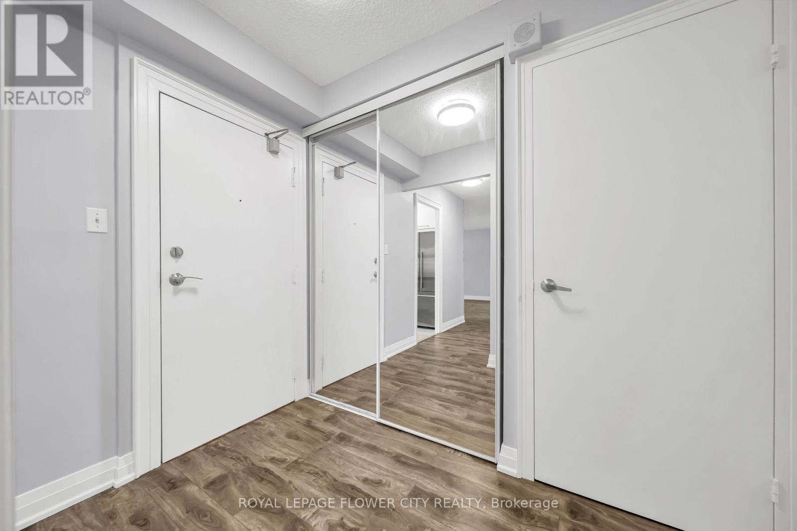 305 - 1535 Lakeshore Road E, Mississauga, Ontario  L5E 3E2 - Photo 8 - W13092740