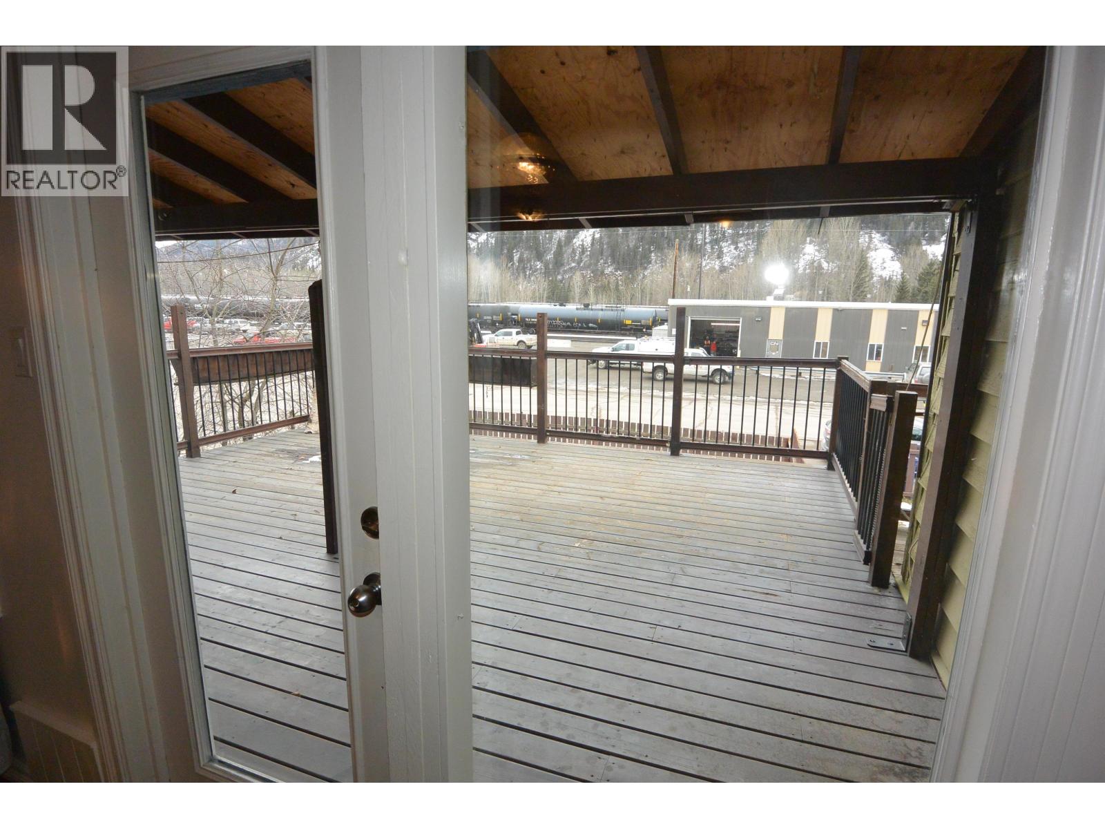 3904 Railway Avenue, Smithers, British Columbia  V0J 2N0 - Photo 11 - R3095881