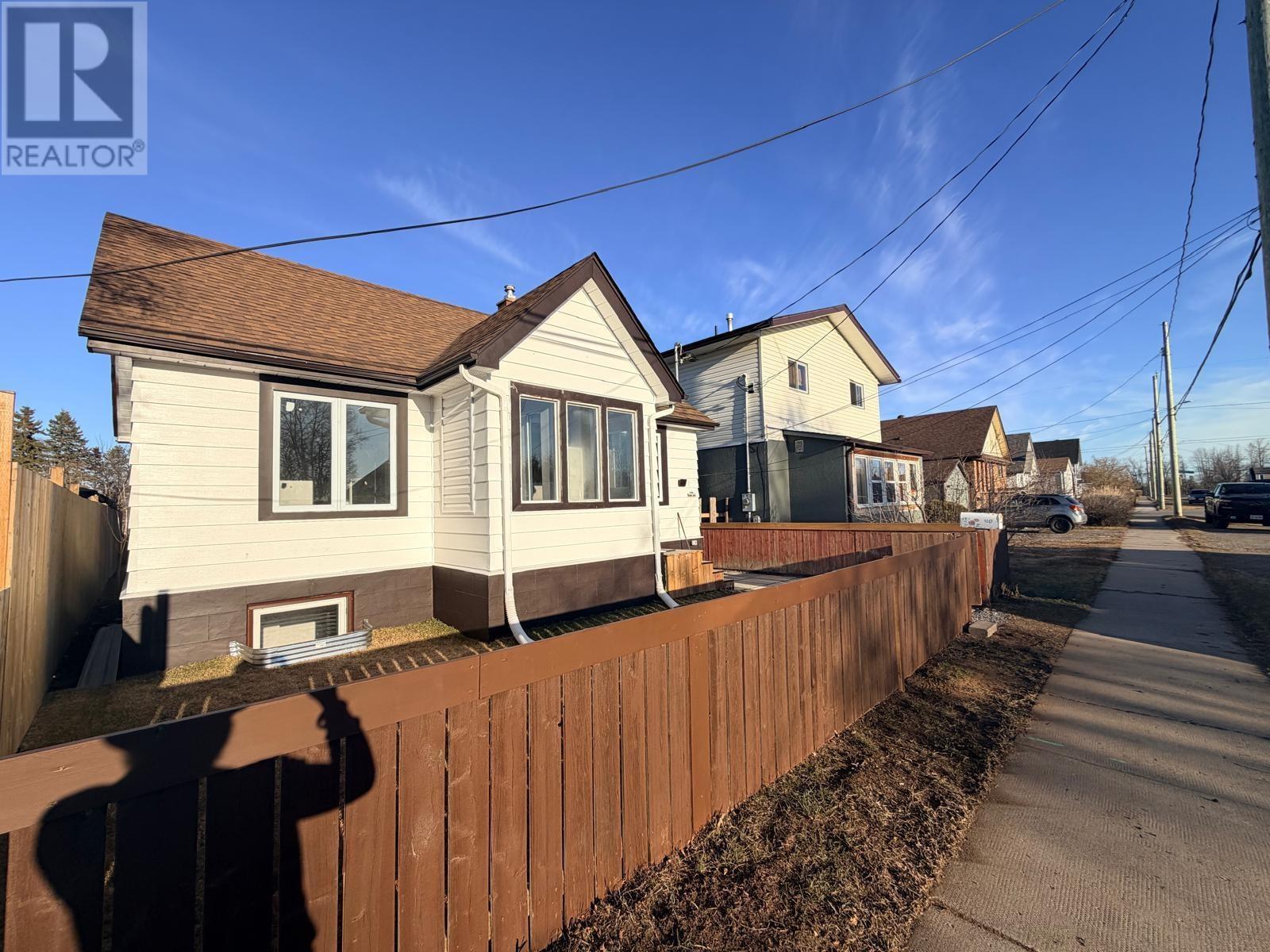 310 Dewe Ave, Thunder Bay, Ontario  P7A 2G1 - Photo 2 - TB2600935