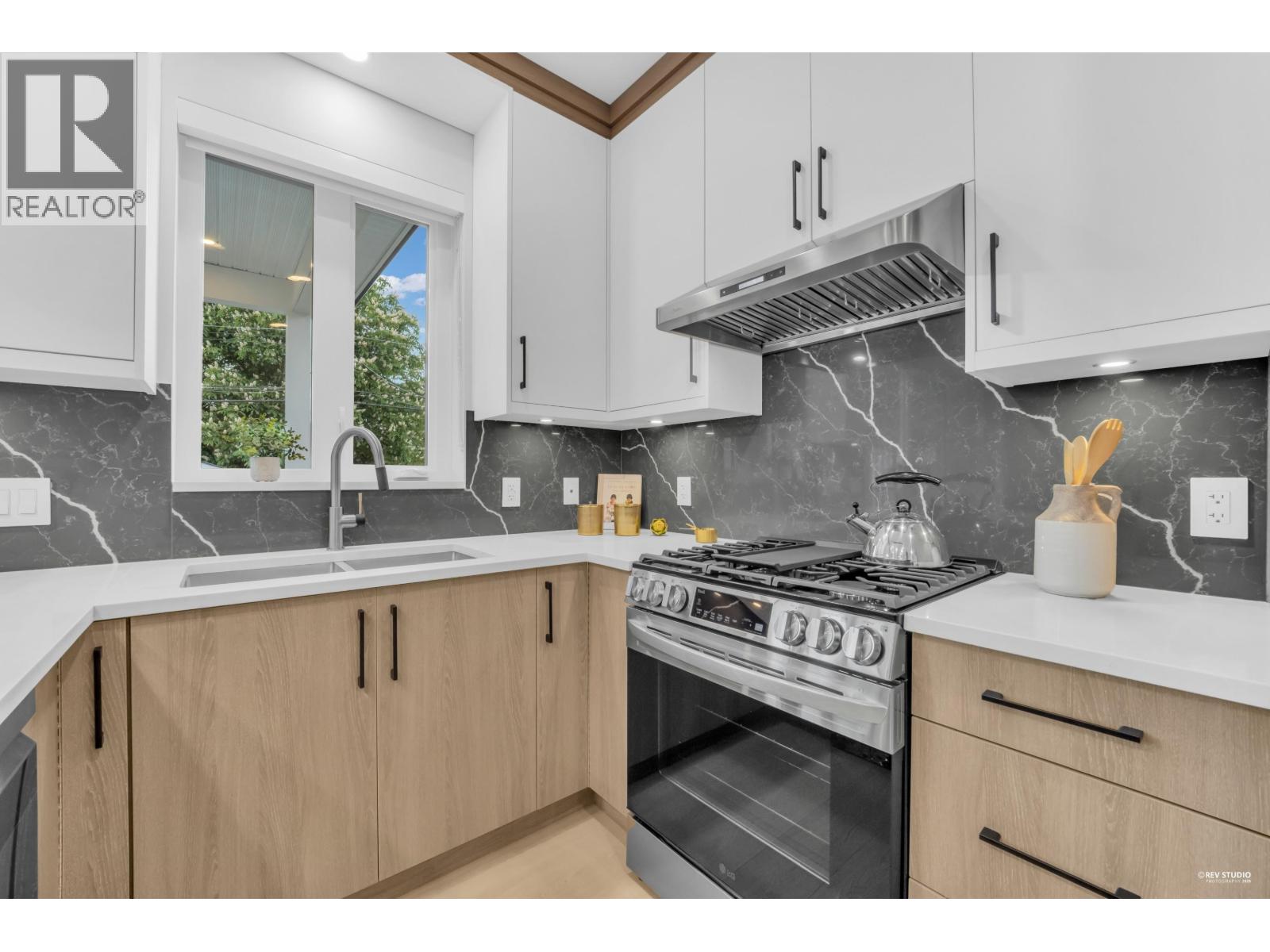 2617 Mcgill Street, Vancouver, British Columbia  V5K 1H2 - Photo 8 - R3121083