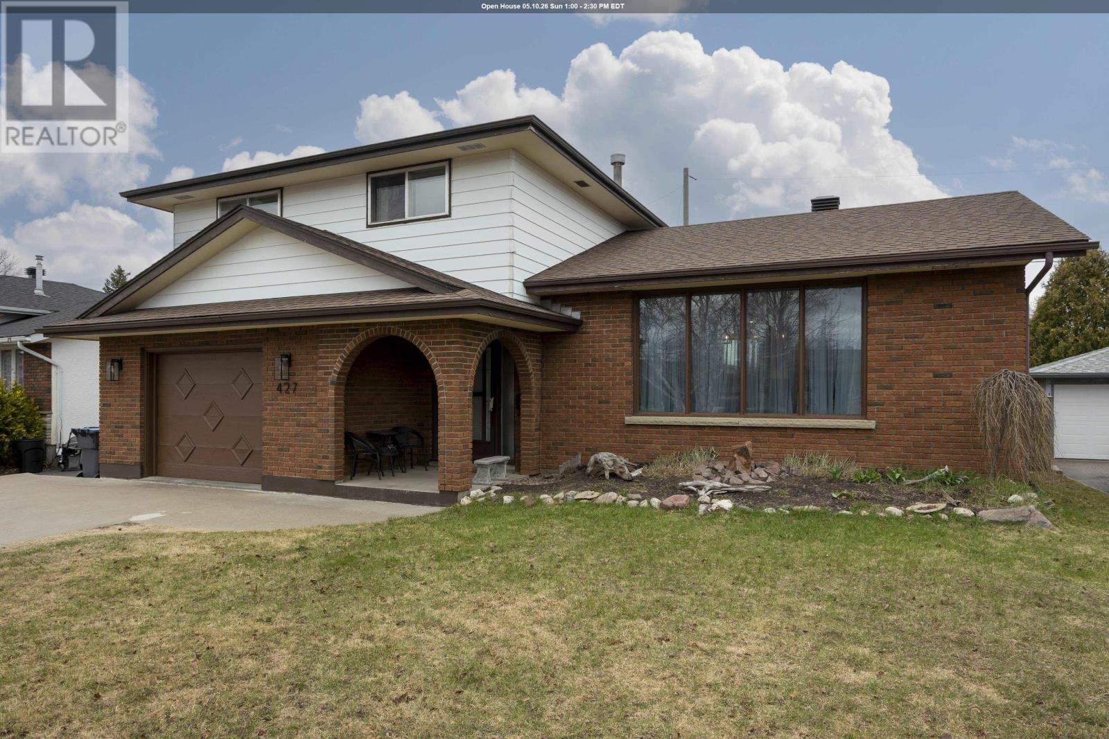 427 Frontenac BAY, Thunder Bay, Ontario