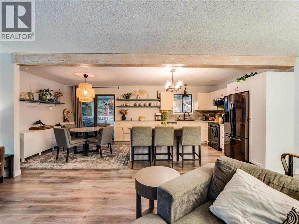 1441 Meadowbrook Drive, Castlegar, British Columbia  V1L 3L9 - Photo 12 - 10386579