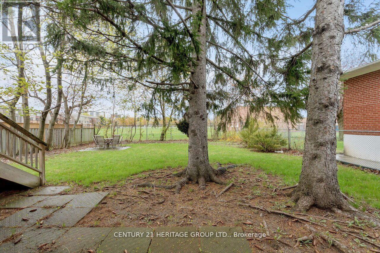 46 Marathon Crescent, Toronto, Ontario  M2R 2L7 - Photo 5 - C13099654