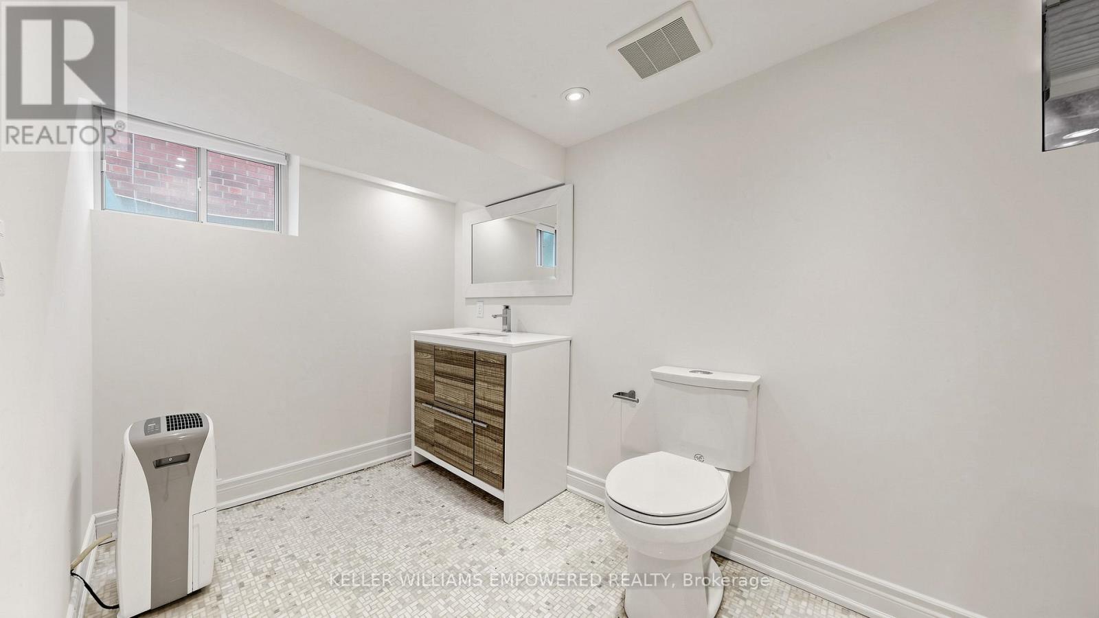 82 Billings Avenue, Toronto, Ontario  M4L 2S4 - Photo 17 - E13099724