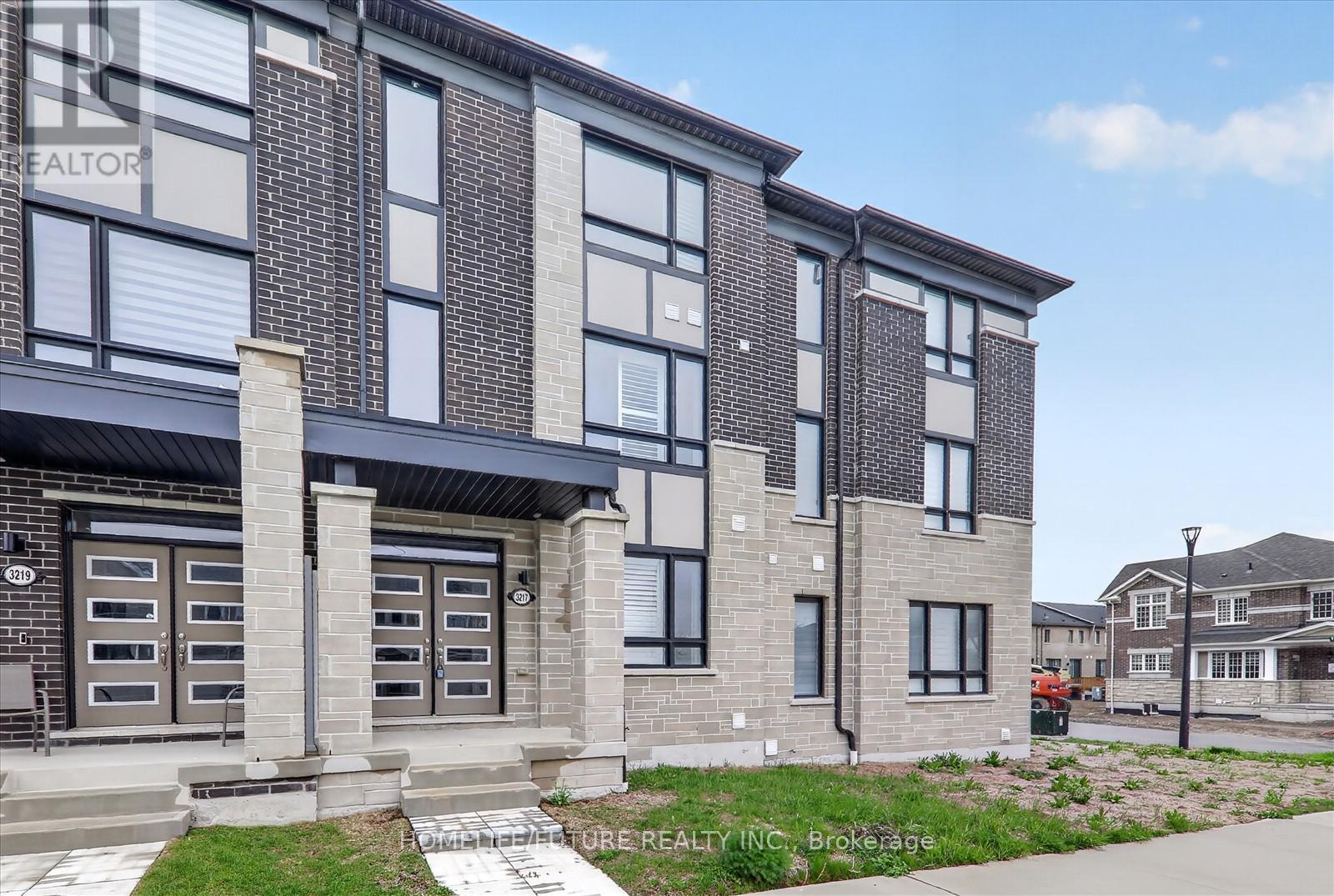 3217 Brigadier Avenue, Pickering, Ontario  L1X 0N4 - Photo 3 - E13099736