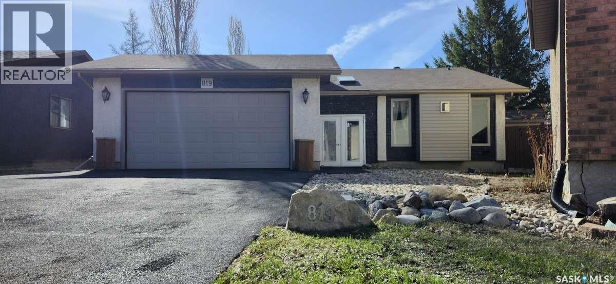 819 Morris Crescent N, Regina, Saskatchewan  S4X 2L6 - Photo 1 - SK035343