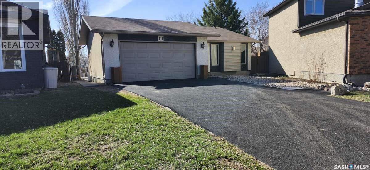 819 Morris Crescent N, Regina, Saskatchewan  S4X 2L6 - Photo 2 - SK035343