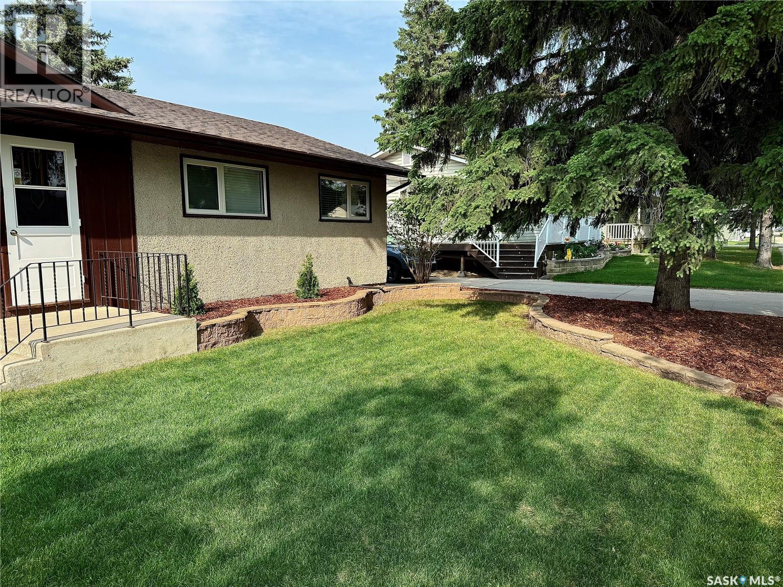 211 2nd Street E, Langham, Saskatchewan  S0K 2L0 - Photo 45 - SK035201