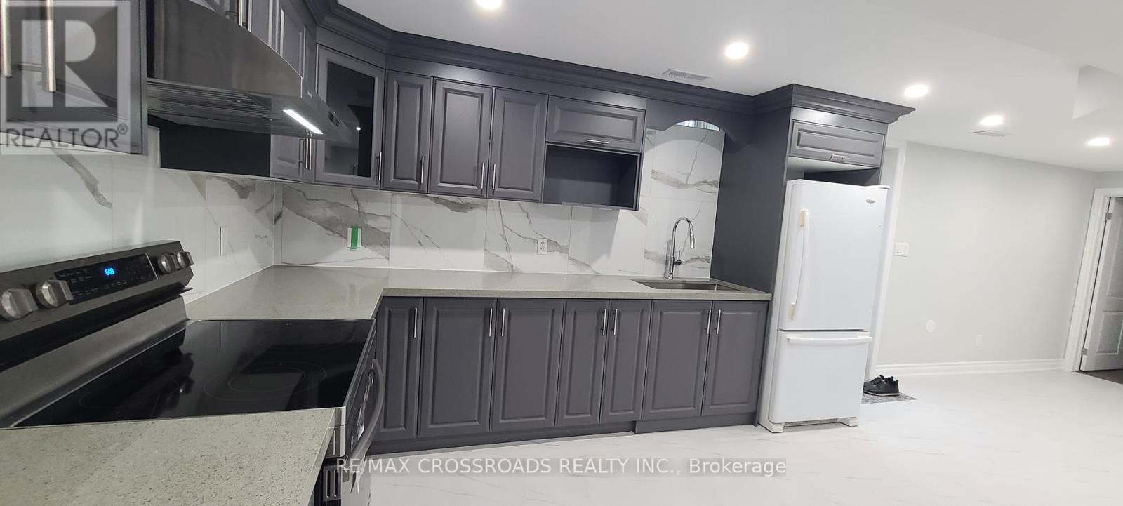 69 Bluebell Crescent, Whitby, Ontario  L1P 1L3 - Photo 2 - E13099258