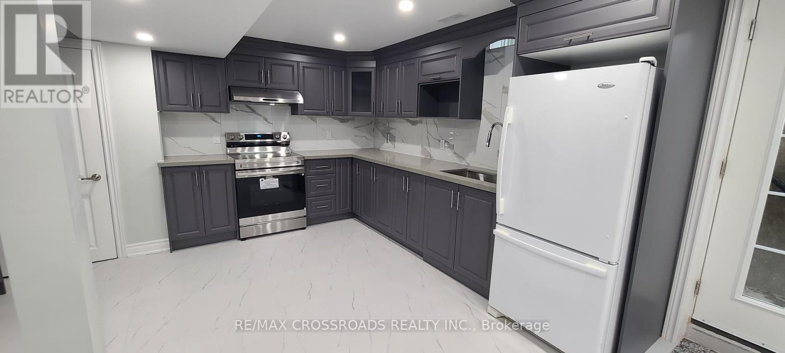 69 Bluebell Crescent, Whitby, Ontario  L1P 1L3 - Photo 3 - E13099258