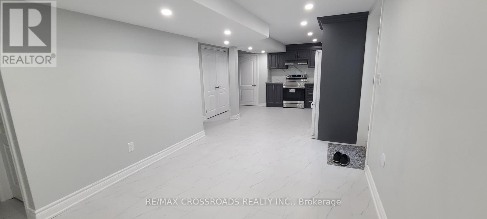 69 Bluebell Crescent, Whitby, Ontario  L1P 1L3 - Photo 4 - E13099258