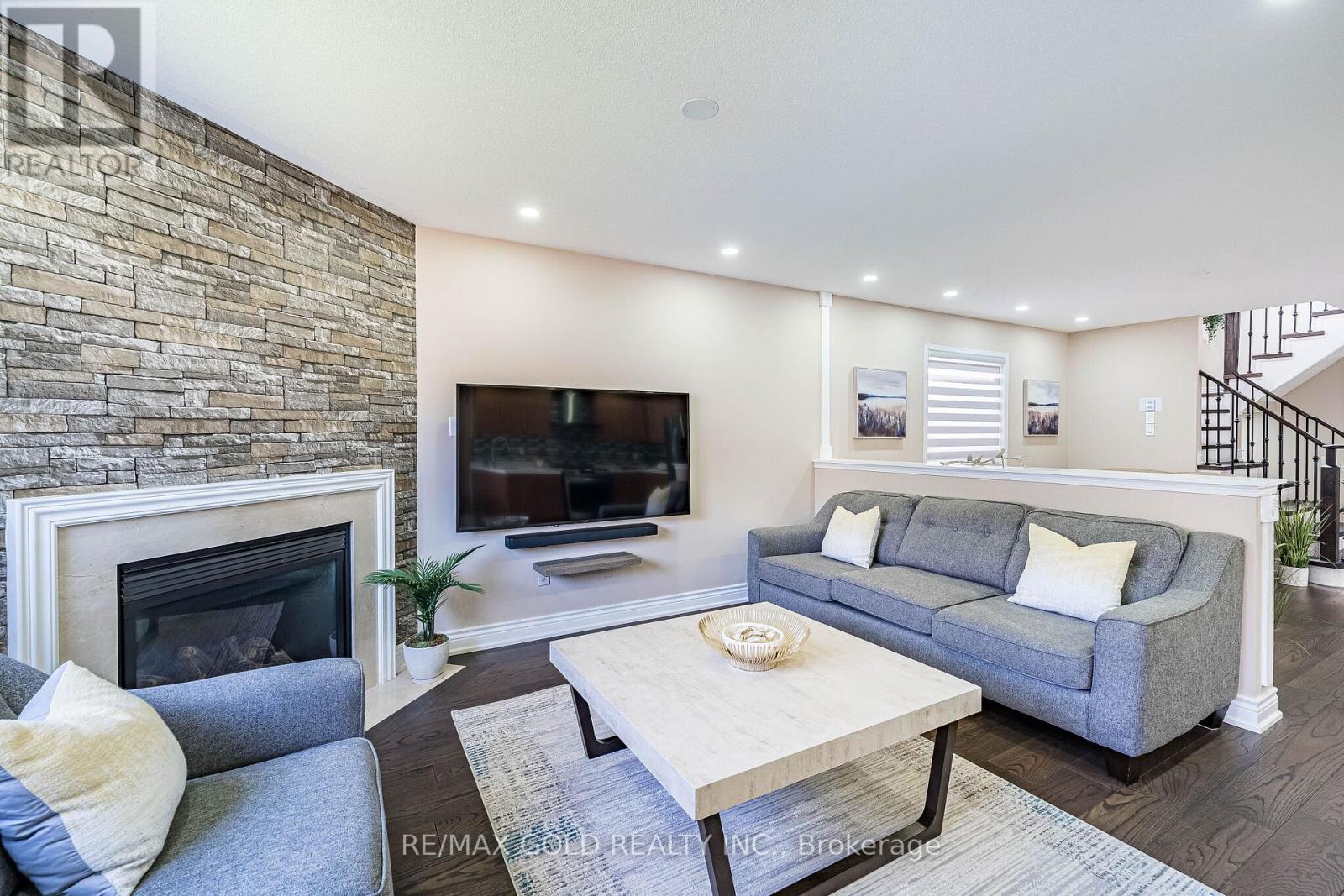 40 Hollingsworth Circle, Brampton, Ontario  L7A 0J7 - Photo 11 - W13099632