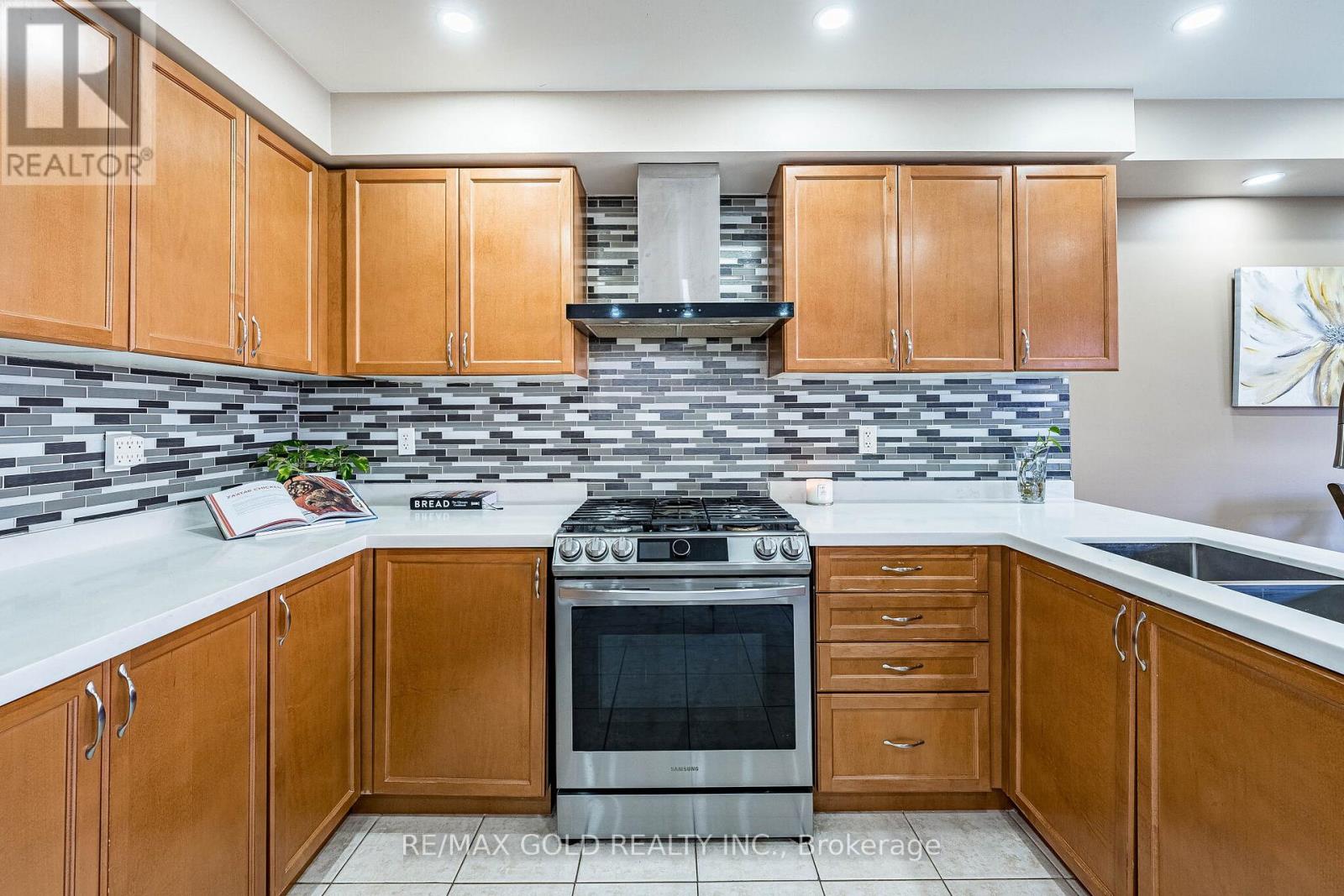 40 Hollingsworth Circle, Brampton, Ontario  L7A 0J7 - Photo 16 - W13099632