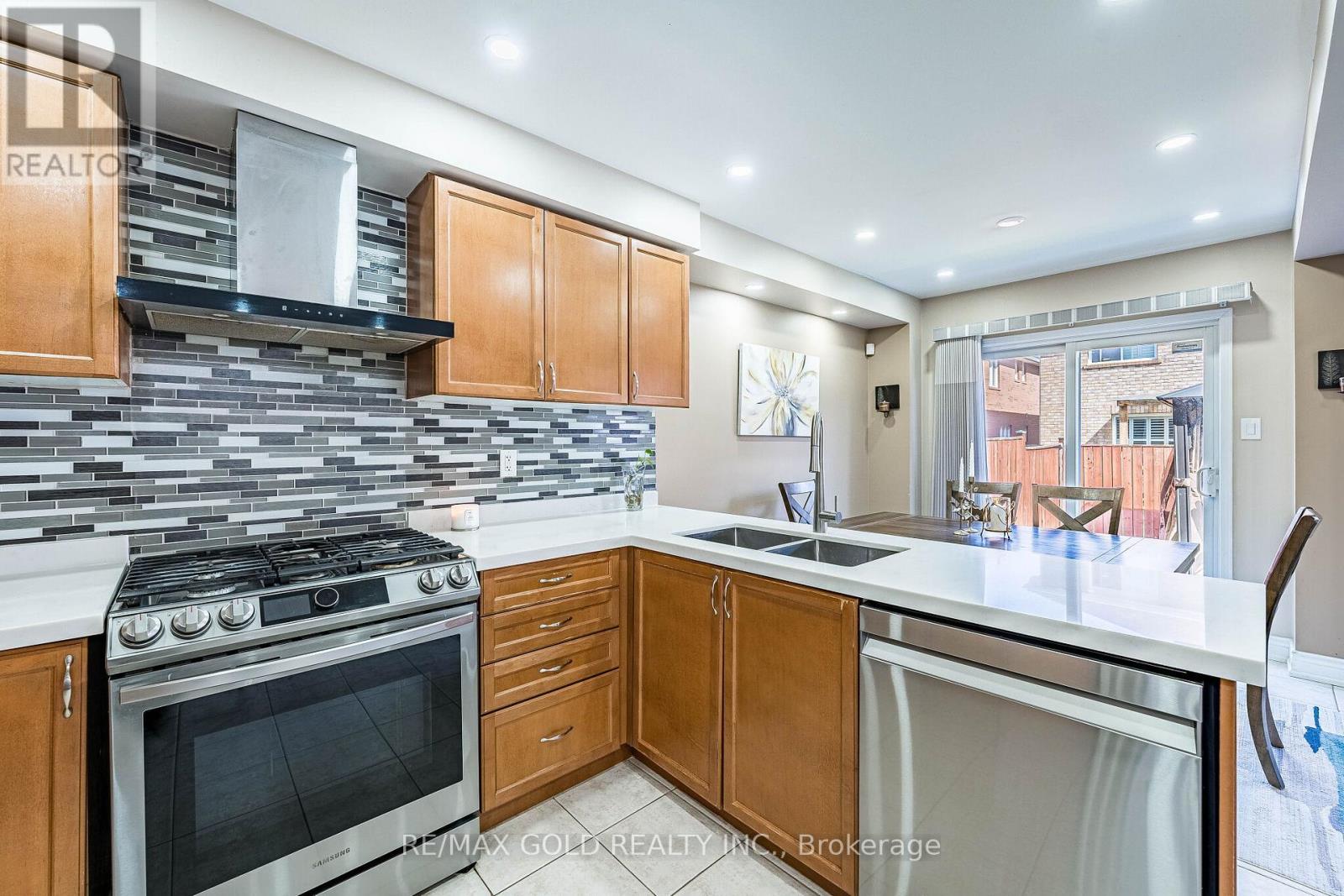 40 Hollingsworth Circle, Brampton, Ontario  L7A 0J7 - Photo 17 - W13099632