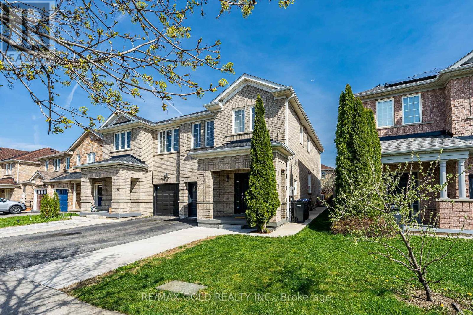 40 Hollingsworth Circle, Brampton, Ontario  L7A 0J7 - Photo 3 - W13099632