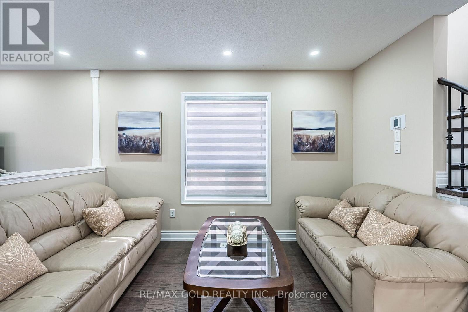40 Hollingsworth Circle, Brampton, Ontario  L7A 0J7 - Photo 8 - W13099632