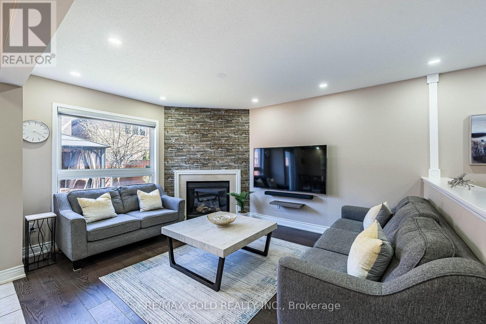 40 Hollingsworth Circle, Brampton, Ontario  L7A 0J7 - Photo 9 - W13099632