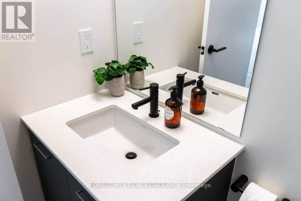 101 - 2300 St Clair Avenue W, Toronto, Ontario  M6N 0B3 - Photo 11 - W13099656