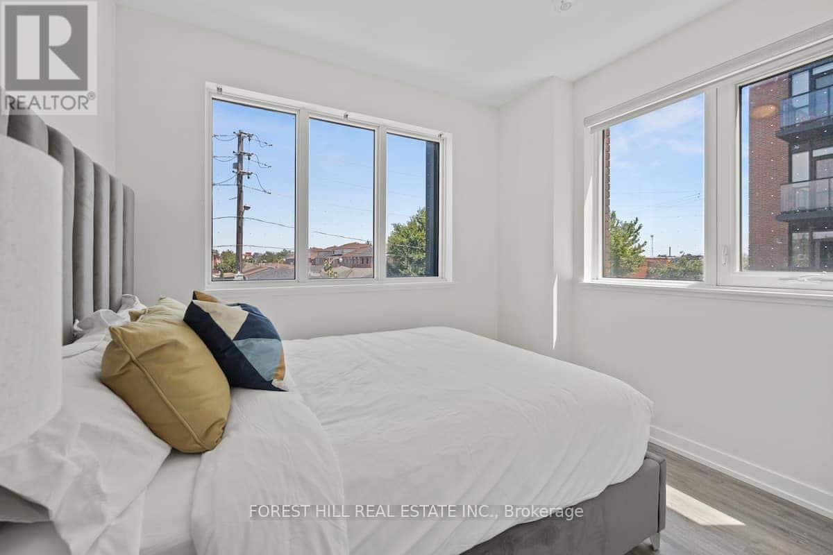 101 - 2300 St Clair Avenue W, Toronto, Ontario  M6N 0B3 - Photo 23 - W13099656