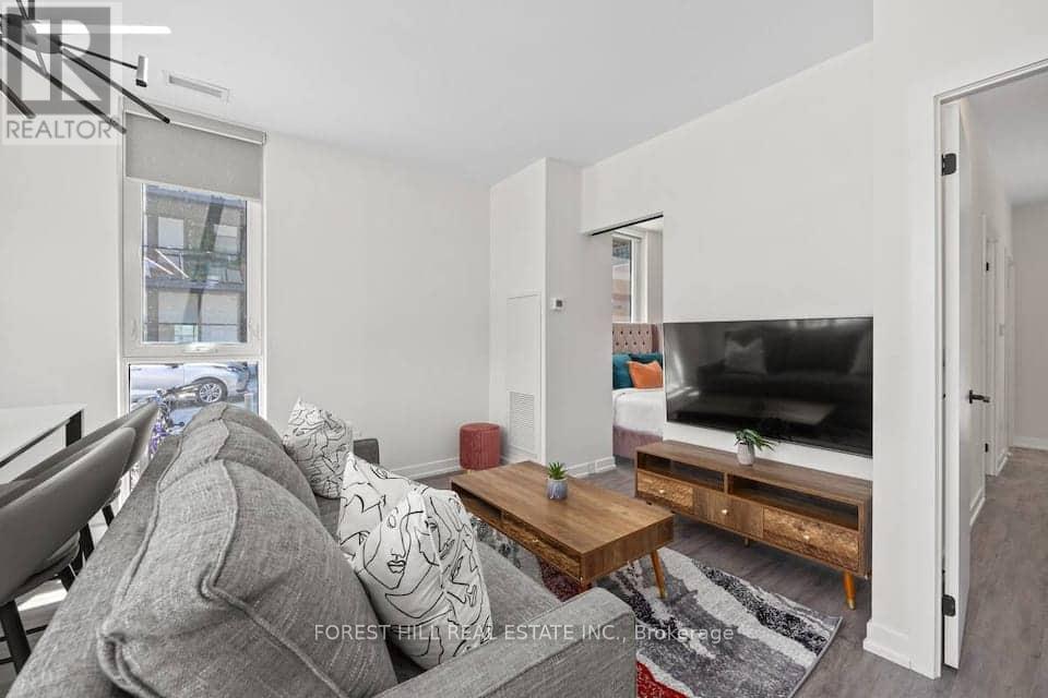 101 - 2300 St Clair Avenue W, Toronto, Ontario  M6N 0B3 - Photo 3 - W13099656