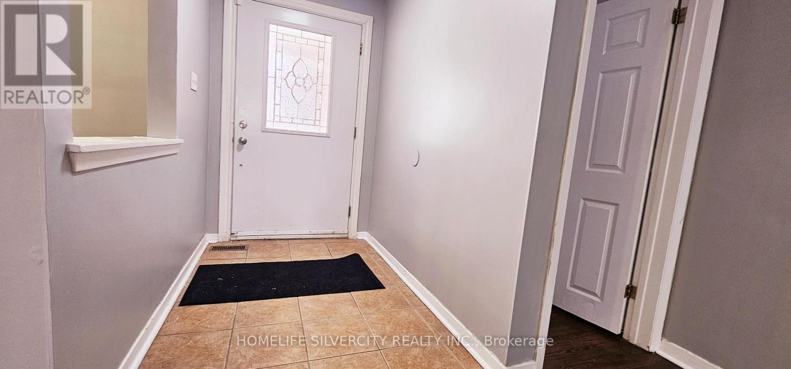 Upper - 31 Windermere Court, Brampton, Ontario  L6X 2L5 - Photo 3 - W13099672