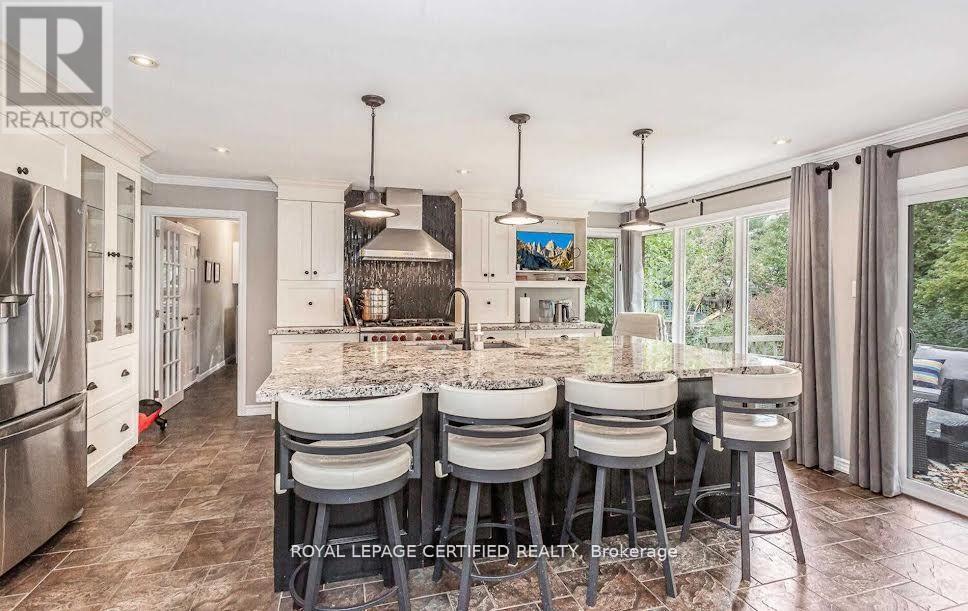 1466 Seagram Avenue, Oakville, Ontario  L6L 1X1 - Photo 11 - W13099698