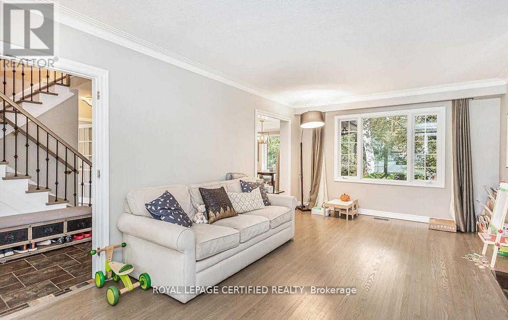 1466 Seagram Avenue, Oakville, Ontario  L6L 1X1 - Photo 7 - W13099698