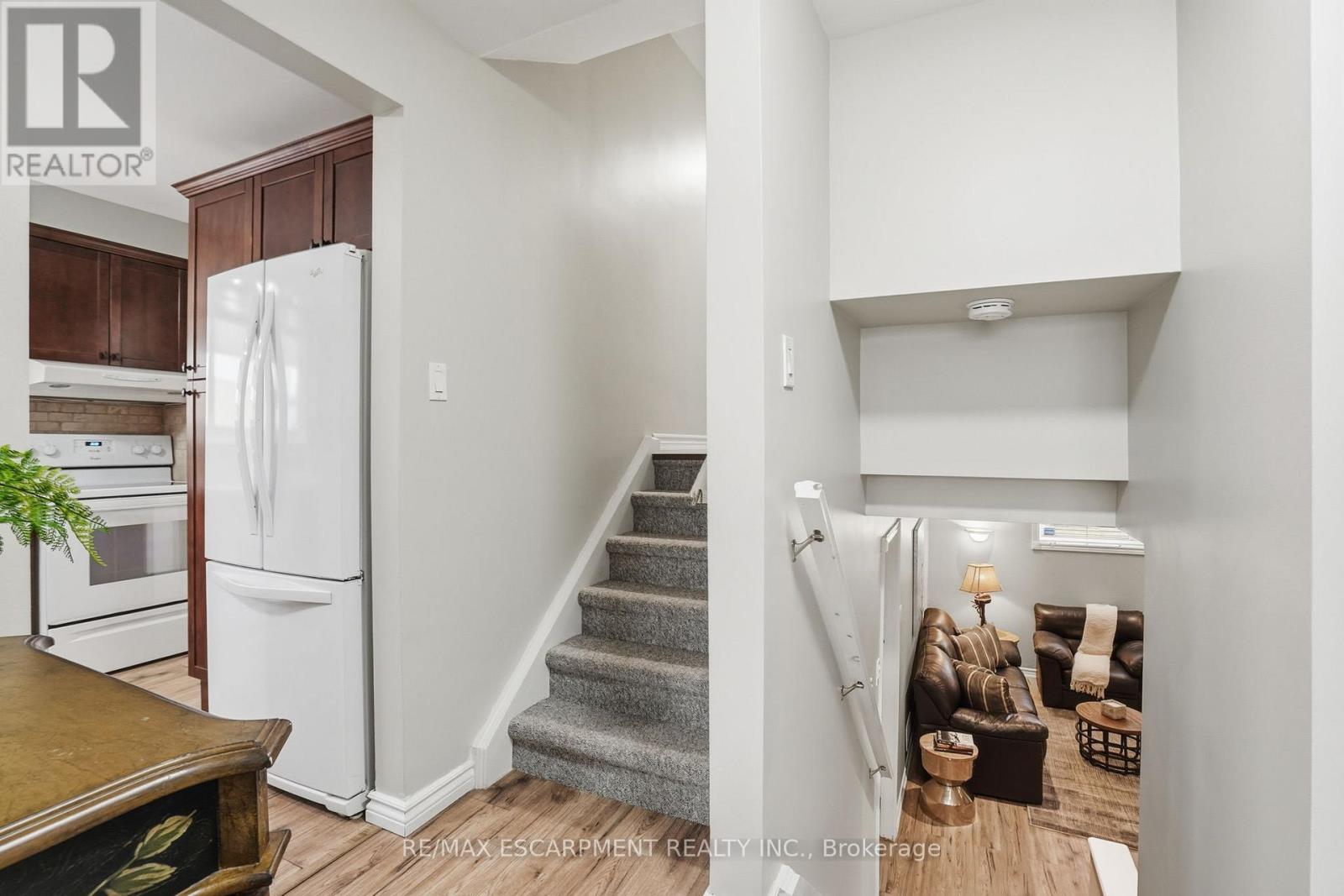 345 Erindale Drive, Burlington, Ontario  L7L 4T3 - Photo 15 - W13099712