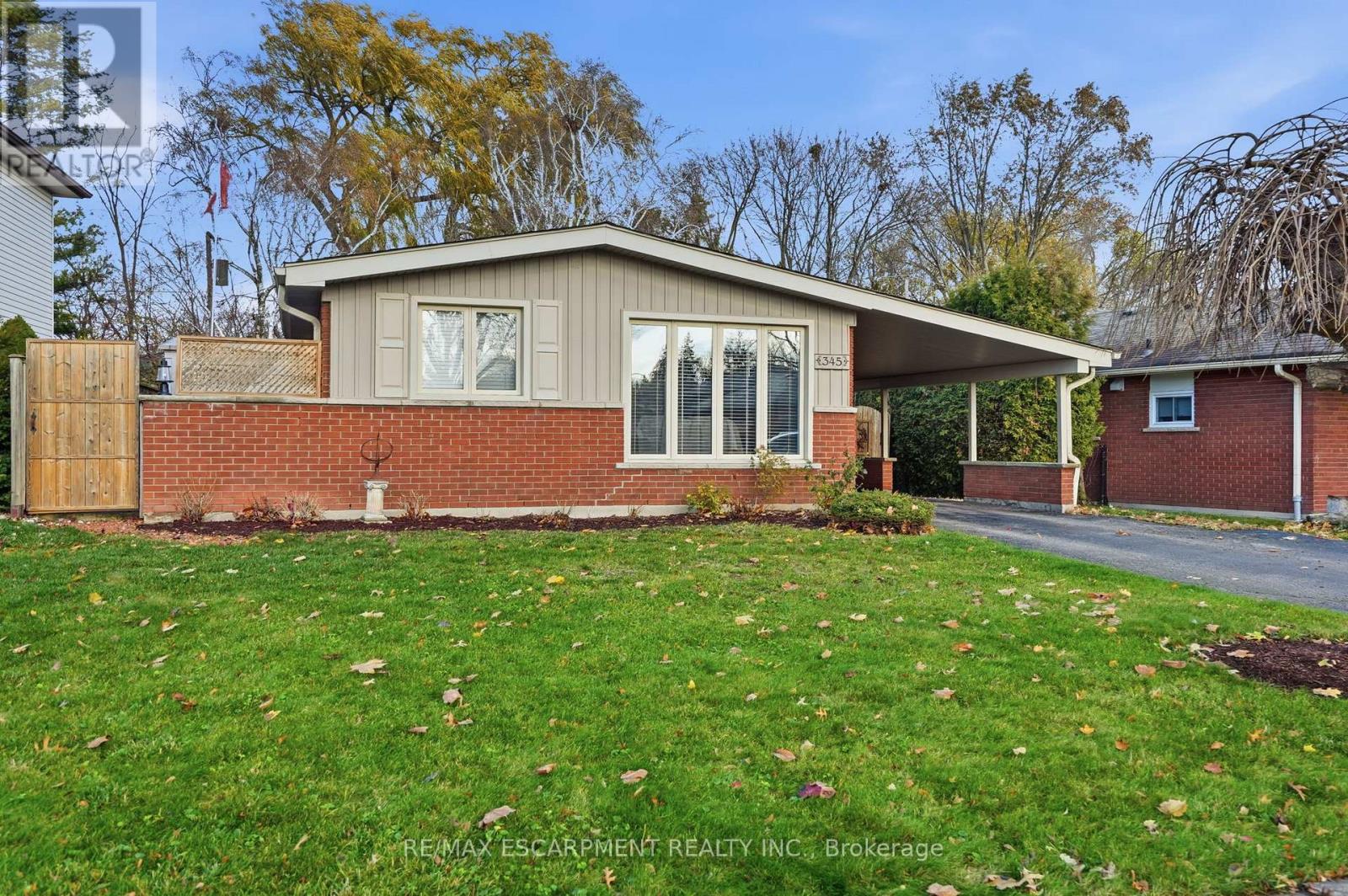 345 Erindale Drive, Burlington, Ontario  L7L 4T3 - Photo 2 - W13099712