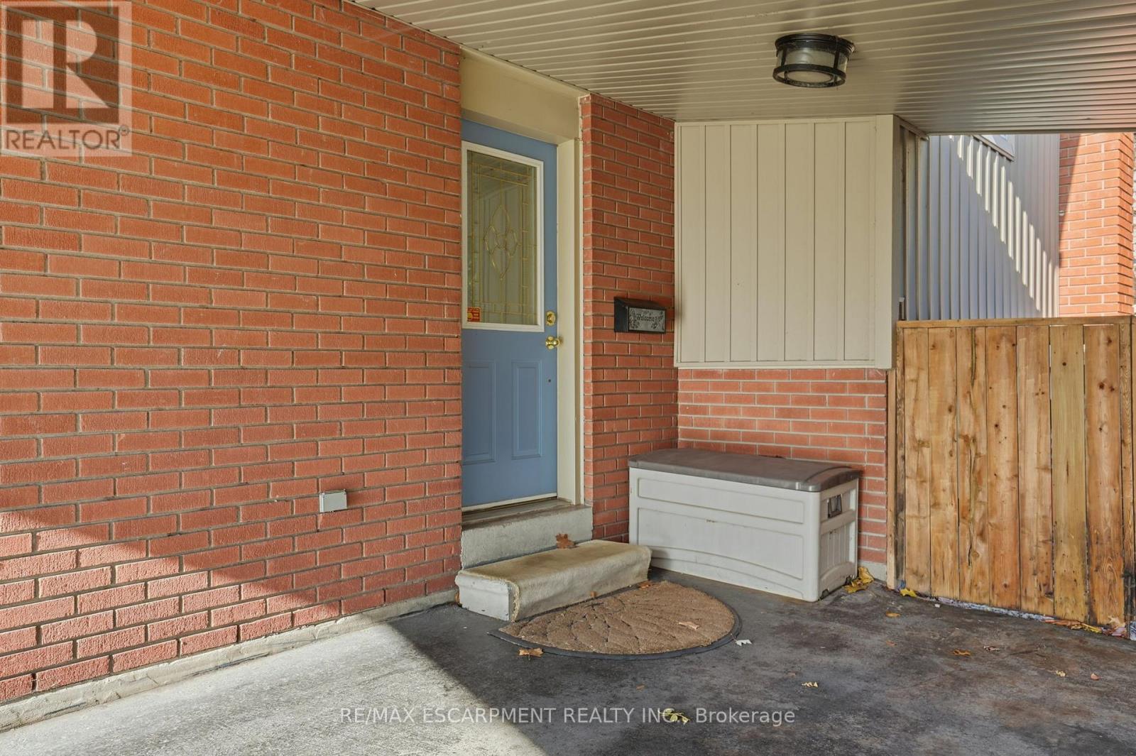 345 Erindale Drive, Burlington, Ontario  L7L 4T3 - Photo 3 - W13099712
