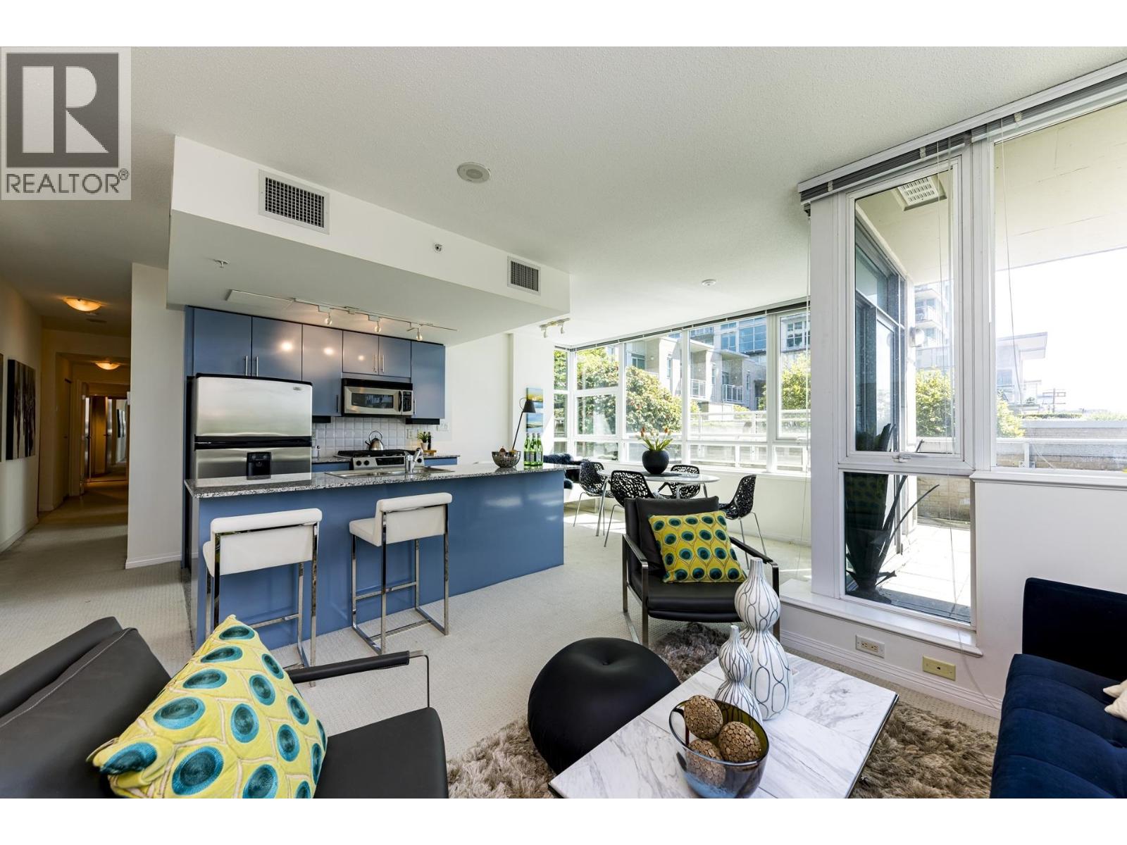 303 168 E Esplanade, North Vancouver, British Columbia  V7L 4X8 - Photo 2 - R3118832