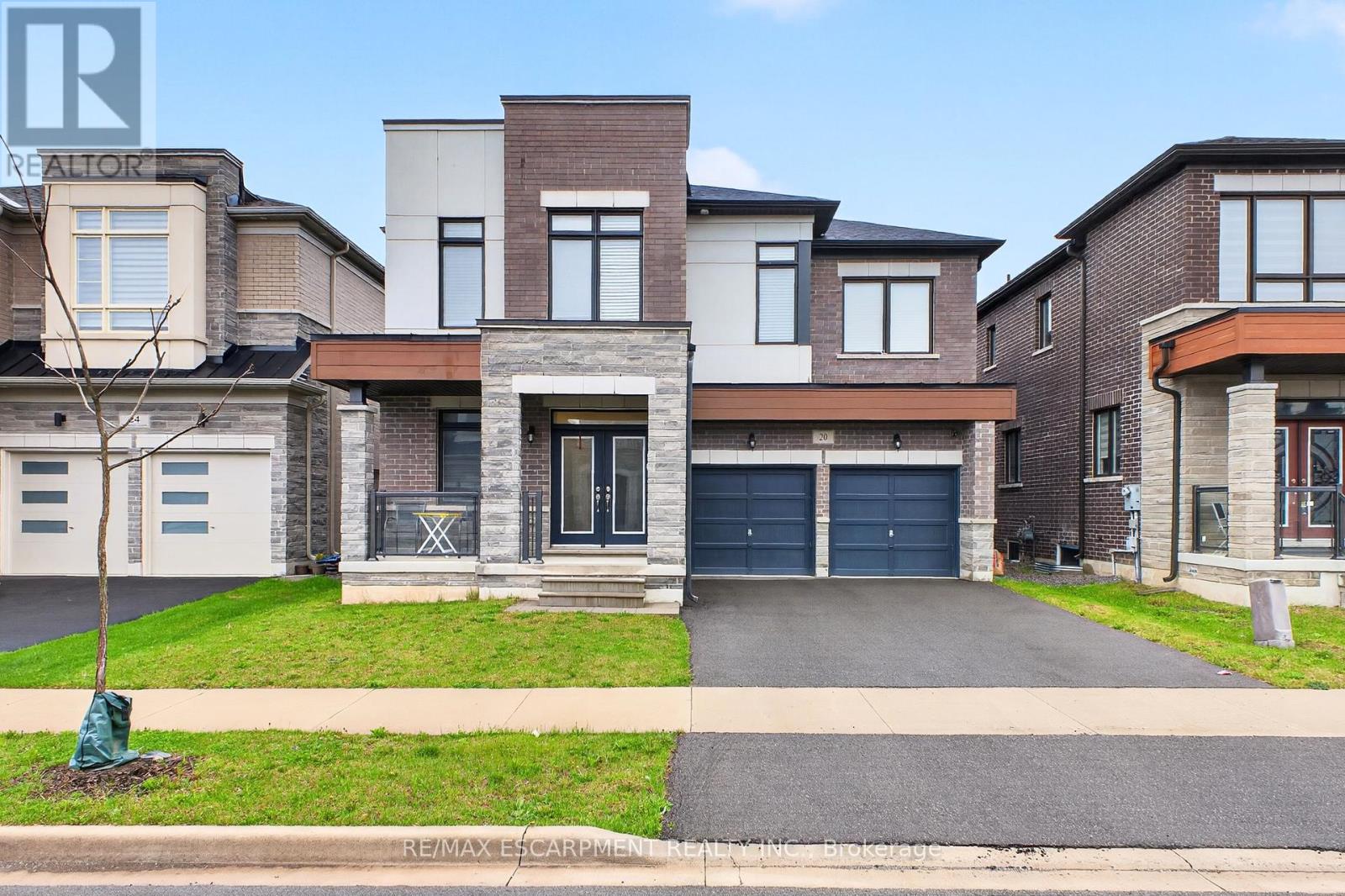 20 Zimmerman Gardens, Hamilton, Ontario  L8B 1Y9 - Photo 4 - X13099680
