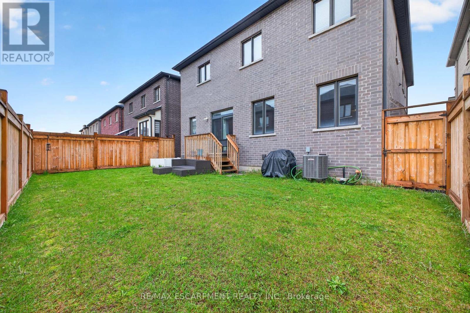 20 Zimmerman Gardens, Hamilton, Ontario  L8B 1Y9 - Photo 5 - X13099680