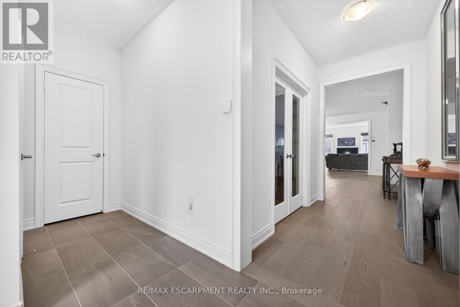 20 Zimmerman Gardens, Hamilton, Ontario  L8B 1Y9 - Photo 7 - X13099680