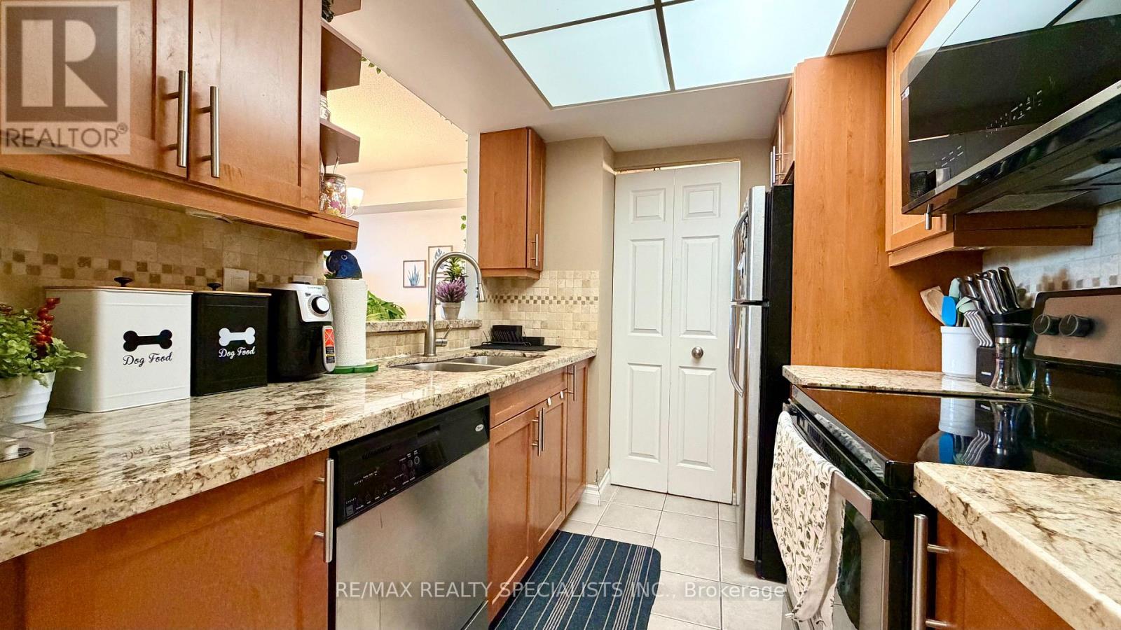 520 - 1001 Cedarglen Gate, Mississauga, Ontario L5C 4R2 - Photo 12 - W13089798