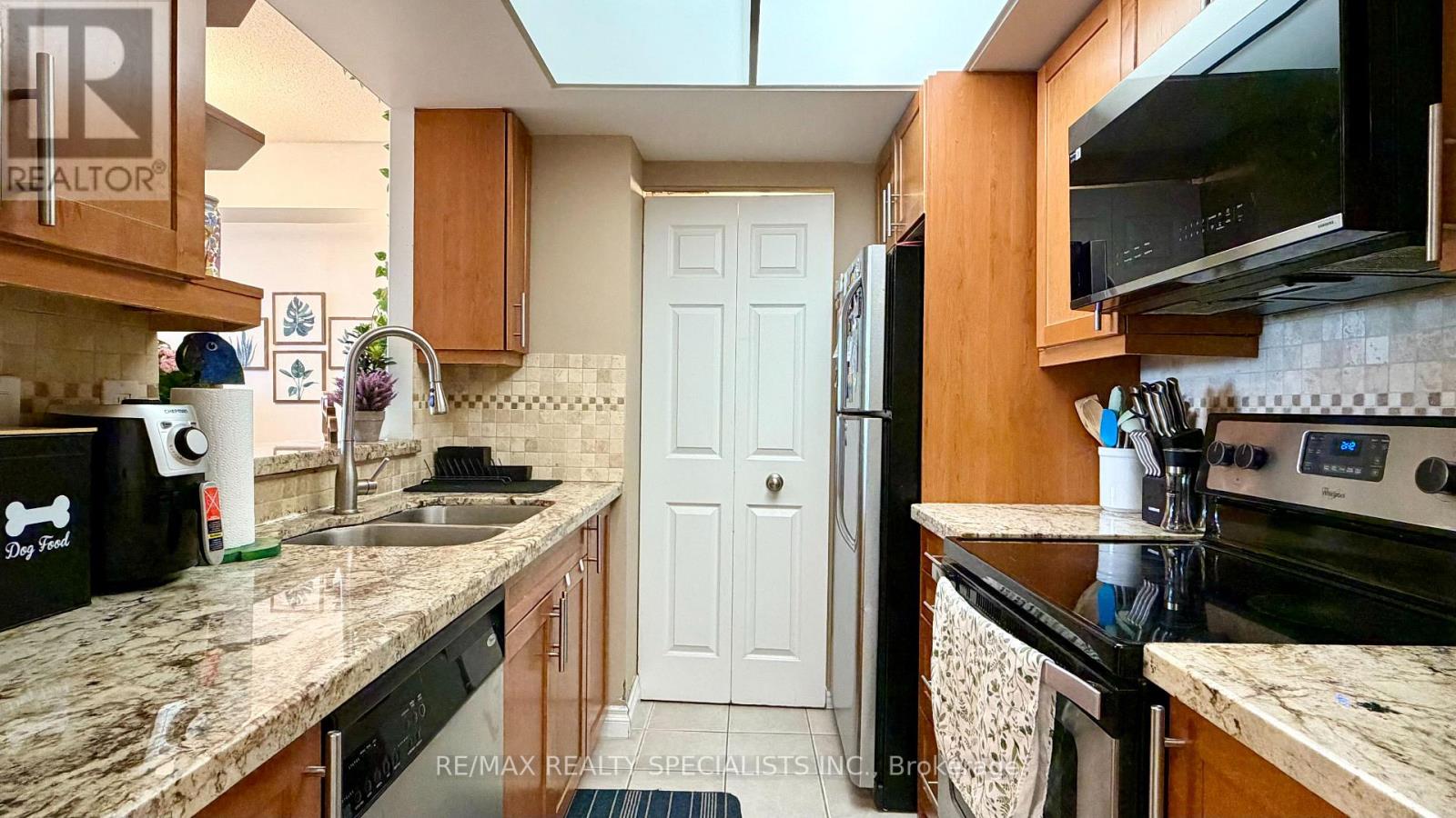 520 - 1001 Cedarglen Gate, Mississauga, Ontario L5C 4R2 - Photo 11 - W13089798