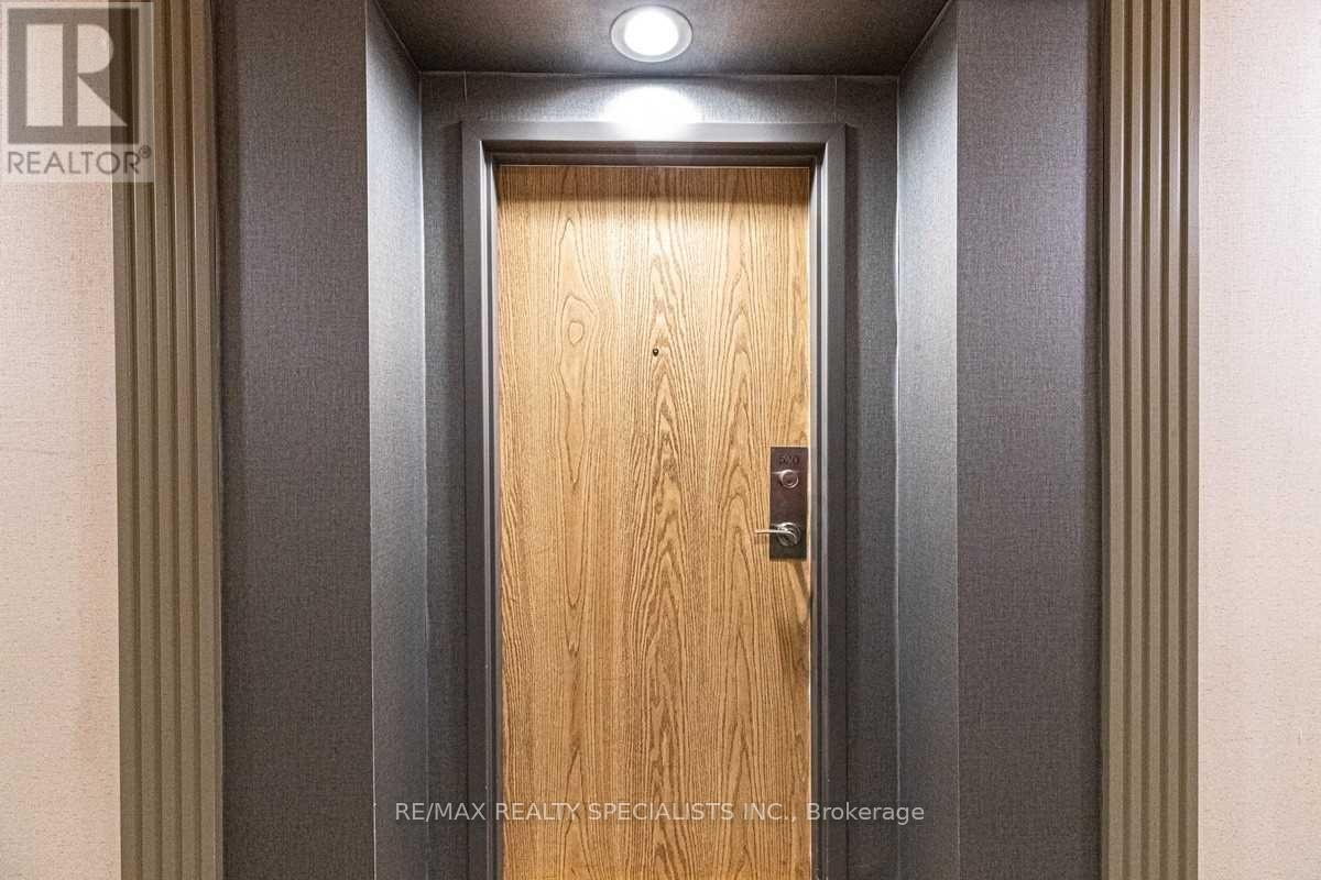 520 - 1001 Cedarglen Gate, Mississauga, Ontario L5C 4R2 - Photo 2 - W13089798