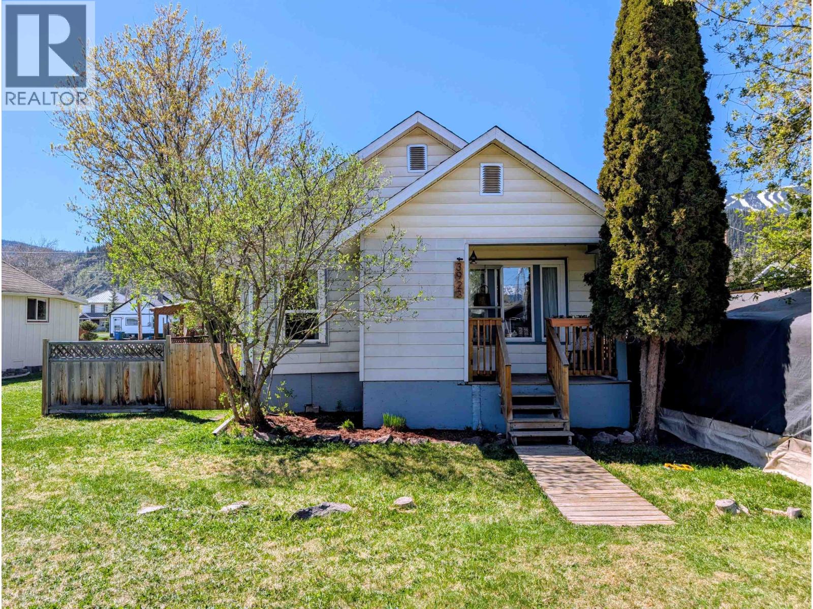 3923 First Avenue, Smithers, British Columbia  V0J 2N0 - Photo 1 - R3120823