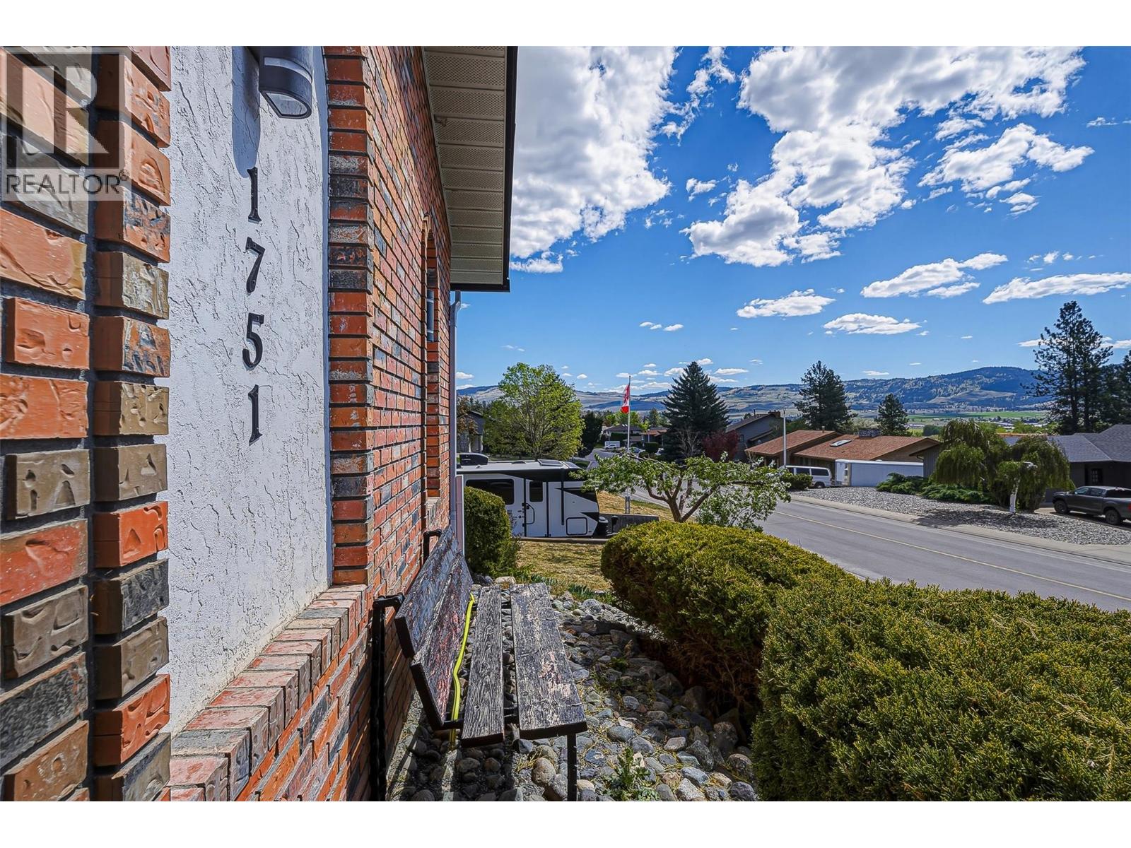1751 Juniper Drive, Merritt, British Columbia  V1K 1J6 - Photo 2 - 10385843