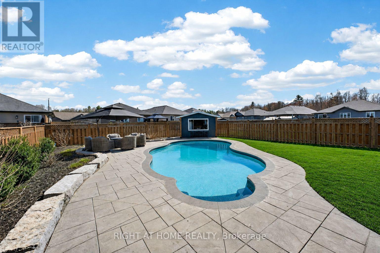 27 WOODBURN DRIVE, Quinte West, Ontario