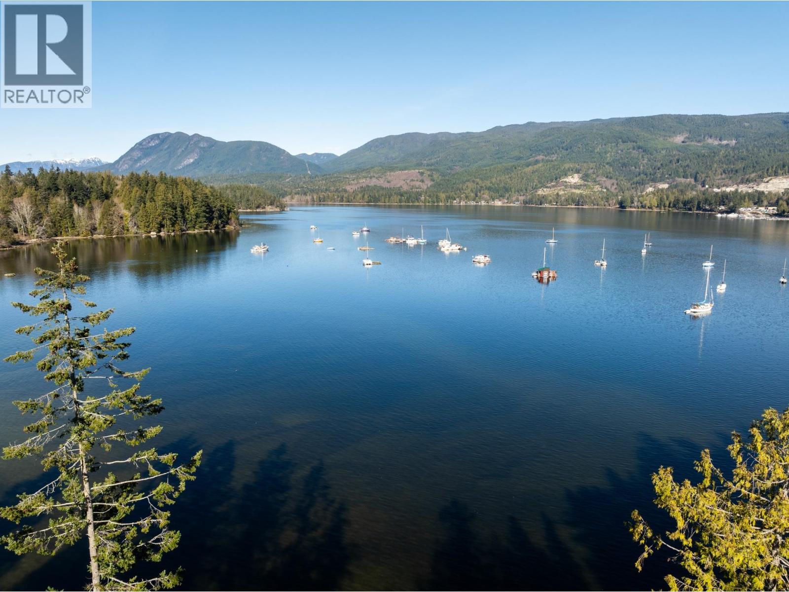 5830 Marine Way, Sechelt, British Columbia  V7Z 0L8 - Photo 1 - R3121142