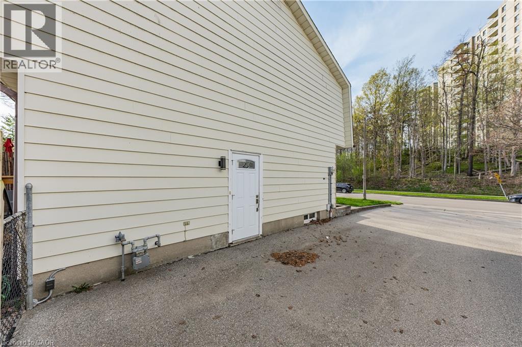 195 Old Carriage Drive, Kitchener, Ontario  N2P 1H5 - Photo 30 - 40828219